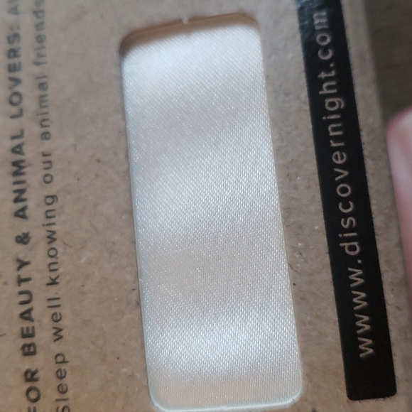 Vegan Satin Pillowcase - Ivory - Picture 3 of 3